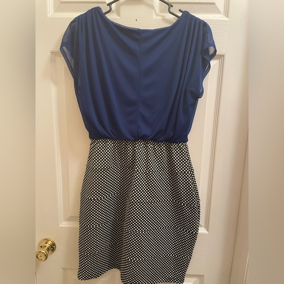 Business/Formal Dress - Picture 2 of 3